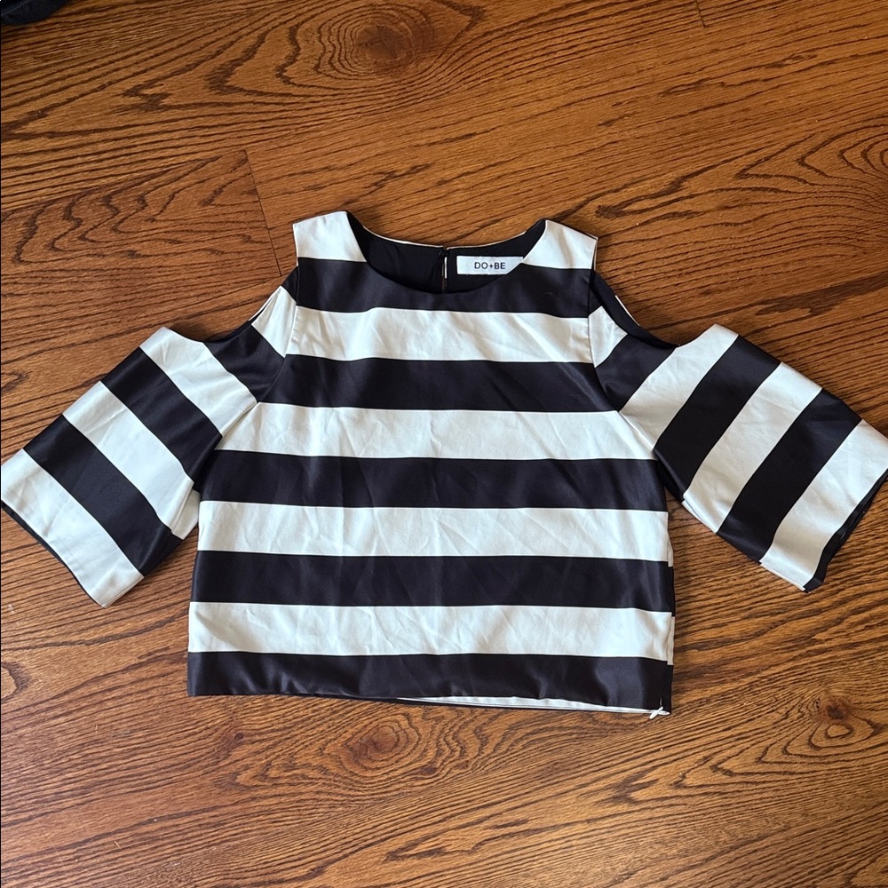 DO+BE dressy top